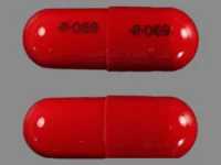 Pill with imprint R 069, red, capsule, 14 mm (Oxazepam 15 mg)