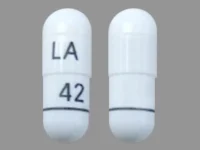Pill with imprint LA 42, white, capsule, 16 mm (Pregabalin 50 mg)