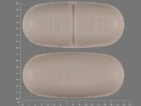 Pill with imprint G 32 500, orange, capsule, 116 mm (Naproxen 500 mg)