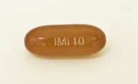 Pill with imprint IMI 10, red, oval, 20 mm (Nifedipine 10 mg)