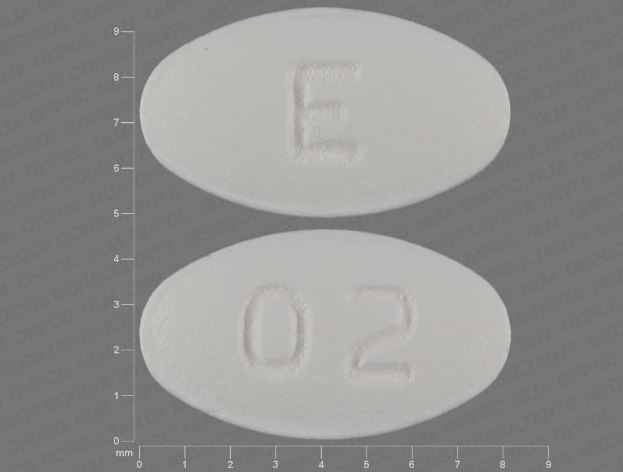 Pill with imprint E 02, white, oval, 8 mm (Carvedilol 6.25 mg)